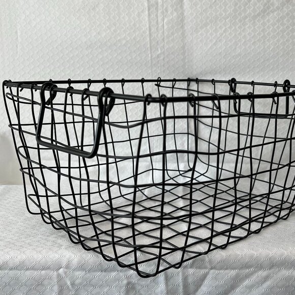 Black wire basket with handles - Picture 3 of 5